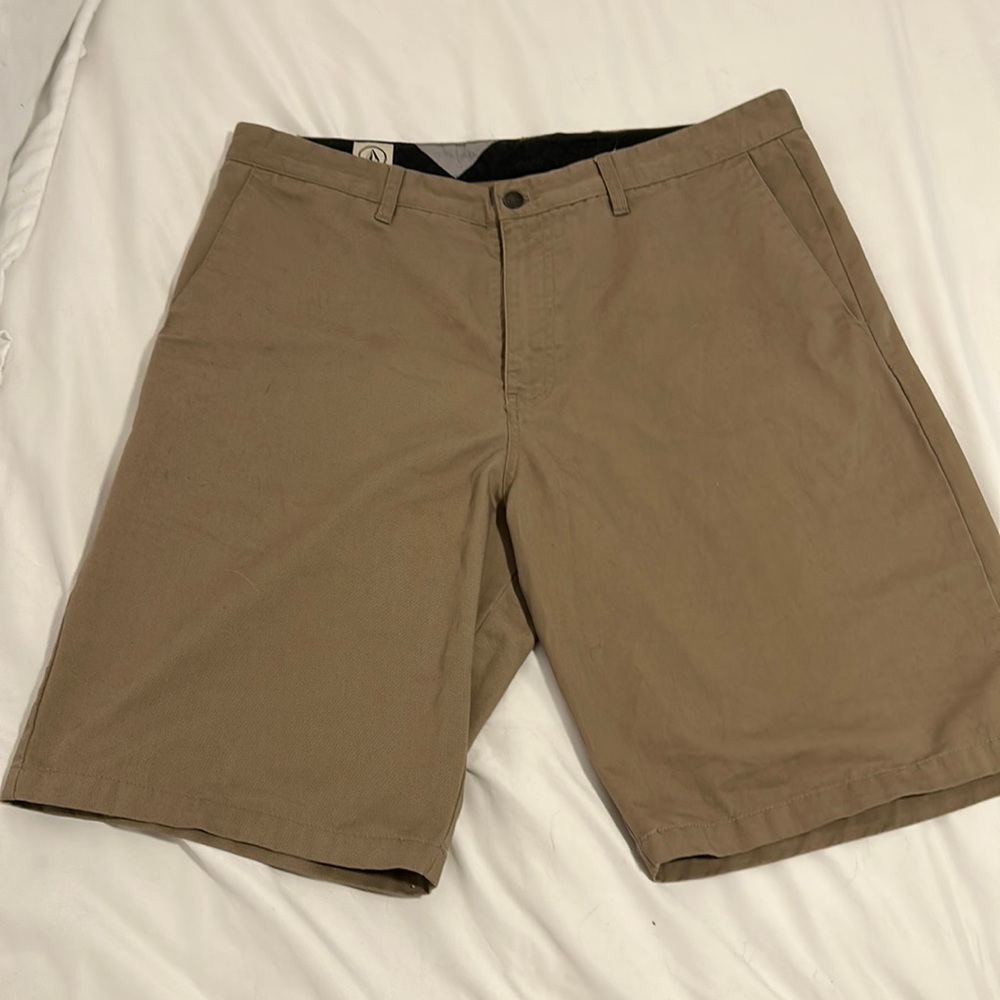 Men’s beige shorts
